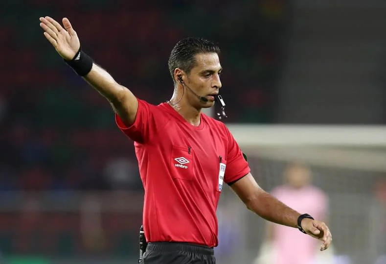طاقم تحكيم مصري بقيادة أمين عمر يدير مباراة الأهلي وأوكلاند سيتي في كأس الإنتركونتيننتال بجدة