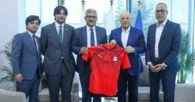هاني أبو ريدة والسفير الباكستاني يتباحثان سبل تعزيز التعاون الرياضي بين مصر وباكستان