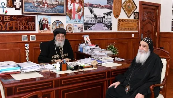 البابا تواضروس الثاني يلتقي الأنبا دانيال والأنبا بقطر لبحث تطوير الرهبنة والرعاية الروحية في الكنيسة القبطية
