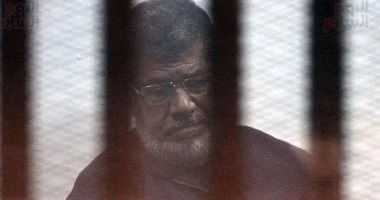 تصريح محمد مرسي حول أزمة سيناء يثير غضب المصريين: مساواة مثيرة للجدل بين الخاطفين والمخطوفين