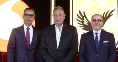 الأهلي وفودافون يوقعان عقد استثماري تاريخي لتسمية الاستاد ورعاية الفريق: شراكة تعزز المستقبل الرياضي للنادي