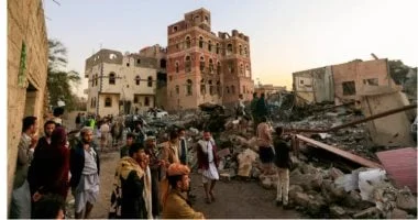 الحكومة اليمنية تشن ضربات صاروخية ضد الحوثيين في الضالع لتعزيز السيطرة الأمنية