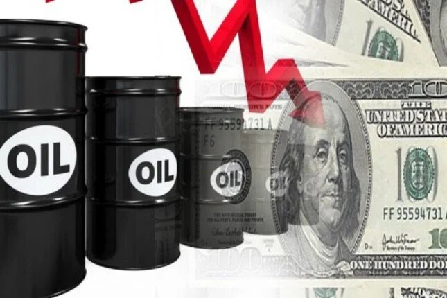 أسعار النفط تتراجع بنسبة 2.33% في تعاملات الثلاثاء تحت تأثير تطورات دبلوماسية مع إيران