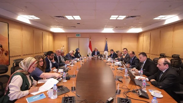 اجتماع استراتيجي برئاسة وزير السياحة لتطوير خطط تنشيط السياحة في مصر
