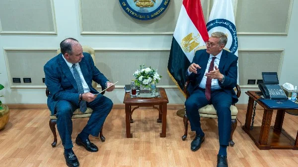 مصر وأباتشي العالمية تتعاونان لتعزيز استكشاف وإنتاج الغاز في الصحراء الغربية