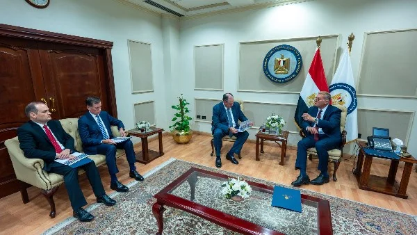 وزير البترول يبحث سبل تعزيز التعاون مع أباتشي في استكشاف وإنتاج النفط بالصحراء الغربية