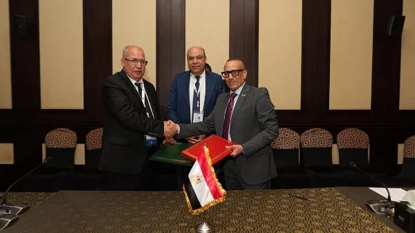 توقيع مذكرة تفاهم بين سلطة الطيران المدني المصرية والمنظمة العربية لتعزيز التعاون في مجال الطيران المدني