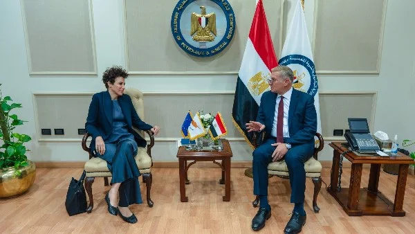 مصر وقبرص تتعاون لتعزيز مشروعات الغاز والتعدين: وزير البترول يبحث مع السفيرة القبرصية سبل تسريع الاستثمارات