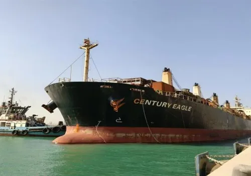 ميناء السخنة يرحب بالسفينة CENTURY EAGLE محملة بخامات PTA لتعزيز الصناعة المحلية