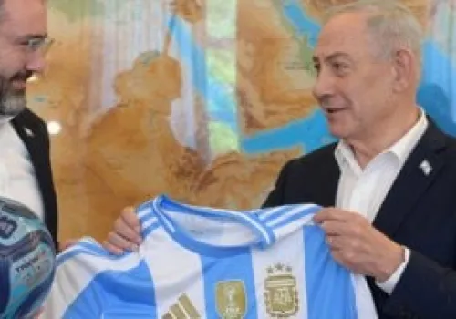 نتنياهو يرتدي قميص راقصي التانجو ويعلن دعم إسرائيل للأرجنتين في نهائي كأس العالم 2026