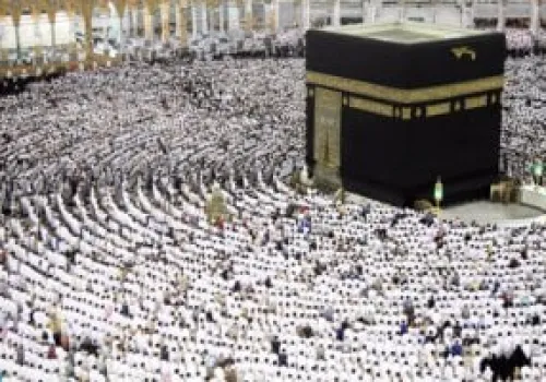 السعودية تطلق تأشيرة عمرة جديدة متعددة الدخول لمدة عام مع إقامة تصل إلى 90 يومًا
