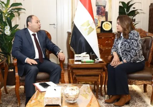 وزيرة التنمية المحلية والبيئة تستعرض مع رئيس هيئة تنمية الصعيد المشروعات التنموية لتعزيز التنمية المستدامة