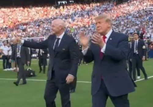 إسبانيا تتوج بطلة العالم وسط توترات سياسية: ترامب يسلم الكأس بعد انتقادات حادة