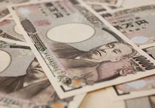 الين الياباني ينخفض إلى أدنى مستوى في أسبوعين وسط تصاعد التوترات بين الولايات المتحدة وإيران