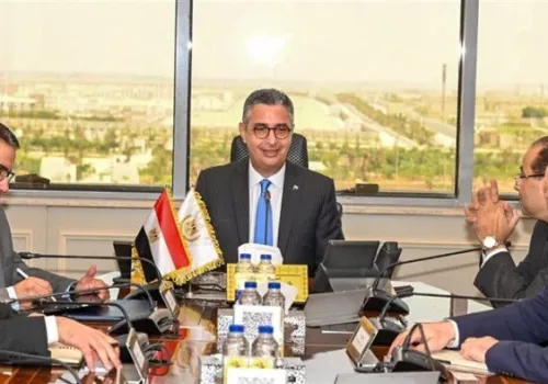 وزارة التموين تتعاون مع المصرية للاتصالات لتفعيل الكارت الموحد والسداد الإلكتروني في خطوة نحو التحول الرقمي