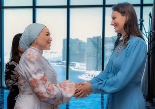 السيدة انتصار السيسي تستقبل قرينة رئيس الجبل الأسود في معرض ديارنا بالعلمين لتعزيز العلاقات الثقافية