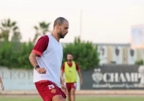بيكهام يعود لتدريبات سيراميكا وسط ترقب قرار عموتة بشأن مستقبله مع الأهلي