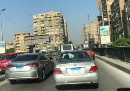 كثافات متوسطة تعرقل الحركة المرورية في شوارع القاهرة والجيزة صباح اليوم