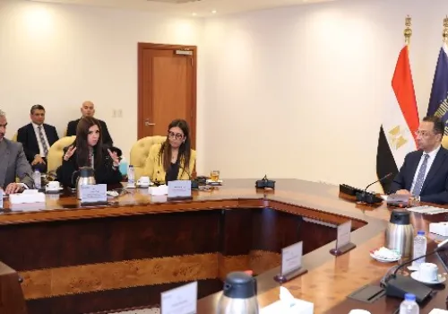 اجتماع استراتيجي في القاهرة: وزير الاتصالات يناقش مستقبل التحول الرقمي مع غرفة التجارة الأمريكية