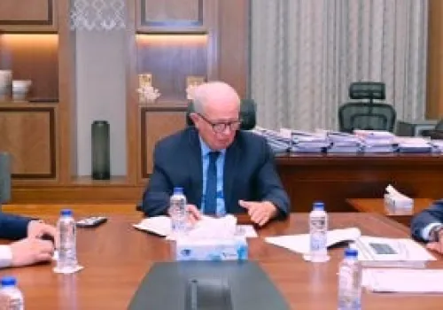 نائب رئيس الوزراء يستعرض تقدم مشروع تطوير صناعة الغزل والنسيج ويؤكد على أهمية التنسيق لتحقيق الأهداف