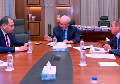 الحكومة المصرية تعزز تنافسية صناعة الغزل والنسيج من خلال مشروع قومي لتطوير القطن