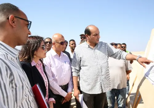 وزيرة الإسكان تتابع تقدم مشروع تطوير منطقة علم الروم بمطروح خلال جولة تفقدية جديدة
