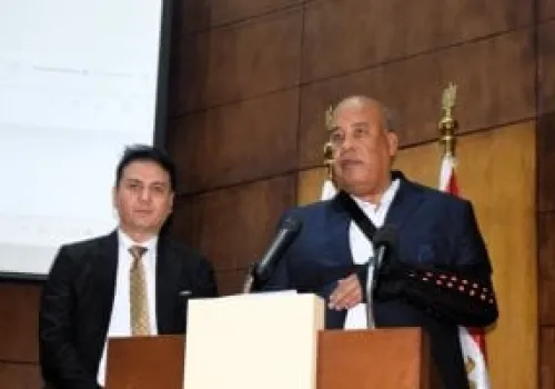 أيمن العشري يحتفي بتكريم موظفي غرفة القاهرة التجارية المتقاعدين وأبناءهم المتفوقين