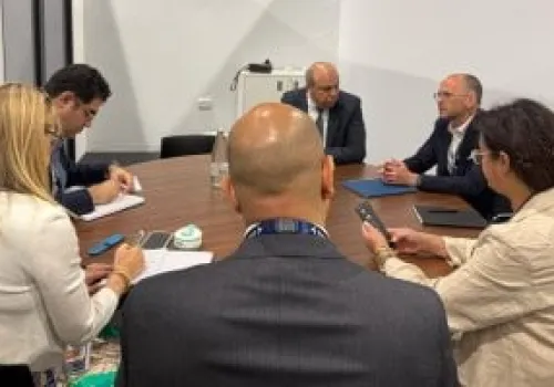 وزير الطيران يلتقي بمسؤولي مجموعة الطيران البريطانية لاستكشاف آفاق تطوير المطارات المصرية