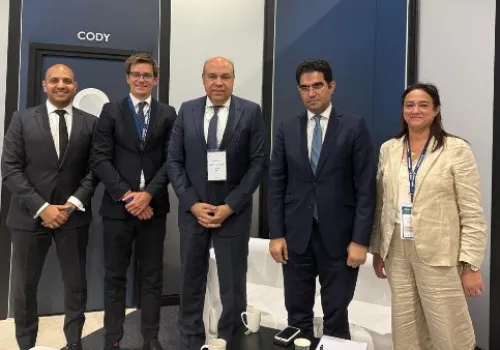 وزير الطيران المصري يلتقي بالمفوض التجاري البريطاني لبحث فرص استثمارية جديدة في قطاع الطيران