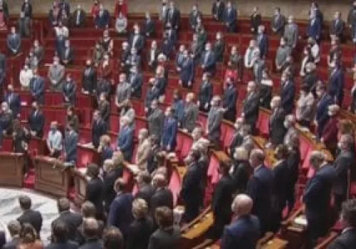 فرنسا تفرض السجن المؤبد على مغتصبي القاصرين في خطوة لتعزيز حماية الأطفال