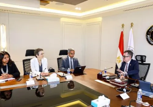 وزير التخطيط المصري يبحث مع البنك الدولي سبل تعزيز تمويل مشروعات البنية التحتية
