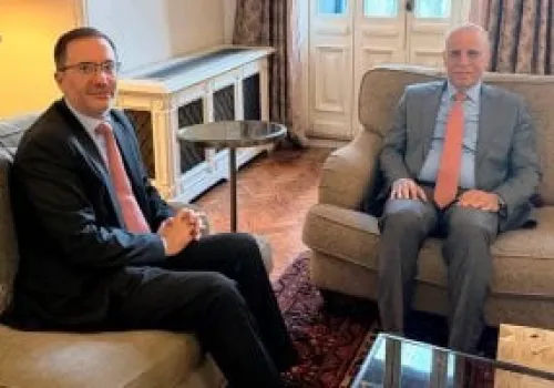 اجتماع تاريخي في القاهرة: العراق وبريطانيا يناقشان تعزيز العلاقات والتحديات الإقليمية