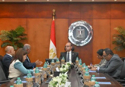 مصر تعزز استثماراتها الخضراء: اجتماع بين وزارتي الاستثمار والخارجية لمناقشة خفض الانبعاثات الكربونية