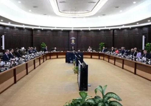 مجلس الوزراء المصري يعلن عن قرارات استراتيجية جديدة: تمديد مهلة الوحدات البديلة وتأسيس منطقة استثمارية في الشروق