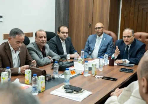 رئيس هيئة الدواء المصرية يناقش مع نقابات الصيادلة استراتيجيات تعزيز استقرار سوق الأدوية وتطوير التعاون