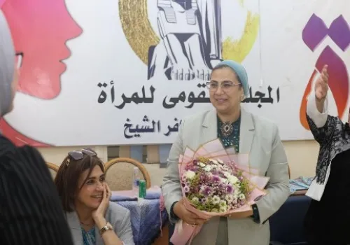 المستشارة أمل عمار تلتقي عضوات فرع المجلس القومي للمرأة في كفر الشيخ لتعزيز جهود تمكين المرأة