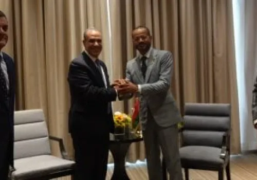 مصر وعمان تجددان موقفهما الراسخ ضد الاعتداءات الإيرانية على الخليج خلال اجتماع هام في إندونيسيا