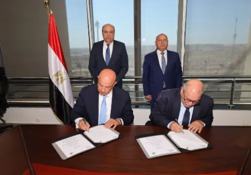 توقيع بروتوكول لتطوير كفاءة وصيانة الممرات والطرق الداخلية بالمطارات المصرية