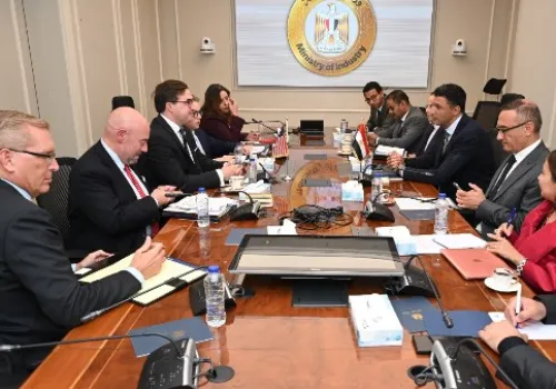 تعزيز التعاون الصناعي: وزير الصناعة المصري يبحث مع مساعد وزير التجارة الأمريكي فرص زيادة الاستثمارات الأمريكية في مصر