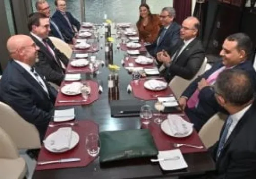 وزير الاستثمار المصري يبحث مع مساعد وزير التجارة الأمريكي سبل تعزيز التعاون الاقتصادي