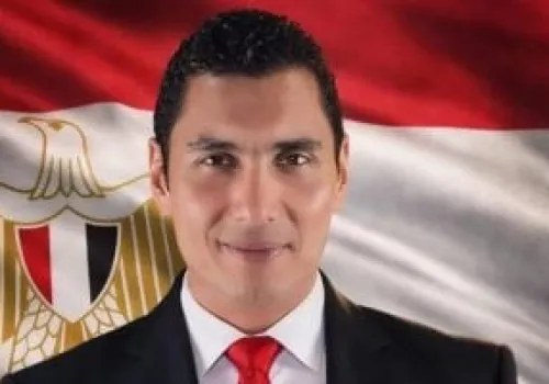 إنقاذ سريع لأحد الأعضاء في حمام سباحة مركز التنمية بالجزيرة ووزير الشباب يكرم المنقذين
