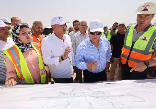 وزير النقل يتفقد تقدم العمل في الخط الأول للقطار الكهربائي من مطروح إلى النوبارية