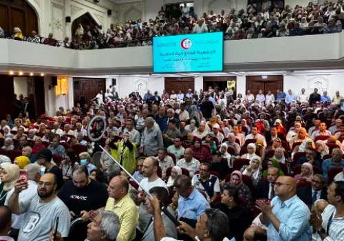 جدل واسع بعد وصف طبيب بيطري لنفسه وزملائه بـ'دكاترة بهايم' خلال عمومية اتحاد المهن الطبية