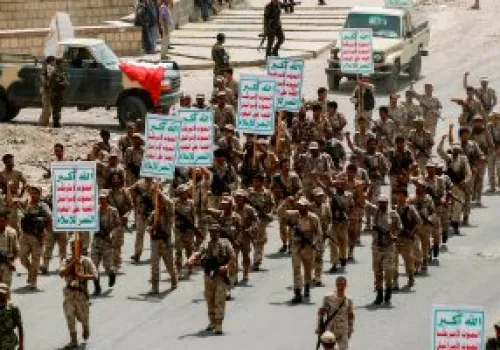 الحكومة اليمنية تؤكد: رد تحالف دعم الشرعية على الحوثيين يتماشى مع القوانين الدولية لحماية الملاحة