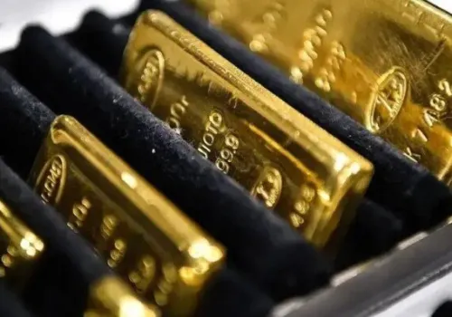 الذهب العالمي يحقق مكاسب أسبوعية نحو 0.9% وسط ترقب قرار الفيدرالي الأمريكي