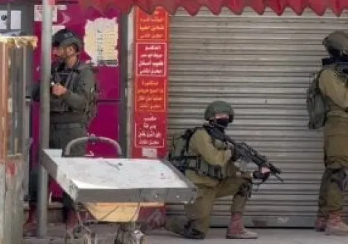 حملة اعتقالات إسرائيلية تستهدف 66 فلسطينياً في الضفة الغربية: تصعيد أمني جديد