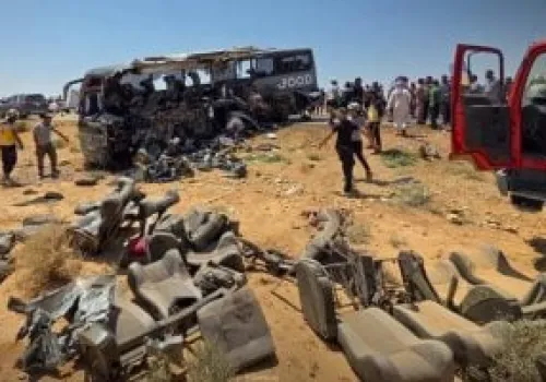 حادث سير مأساوي على طريق دير الزور - دمشق يؤدي إلى وفاة 35 وإصابة 30 سوريًا