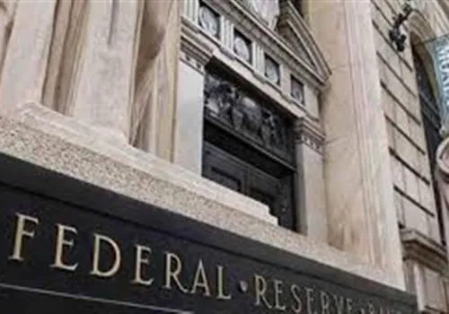 ارتفاع مفاجئ في توقعات رفع أسعار الفائدة الأمريكية قبيل اجتماع الفيدرالي: هل تؤثر أسعار النفط والتوترات الجيوسياسية؟