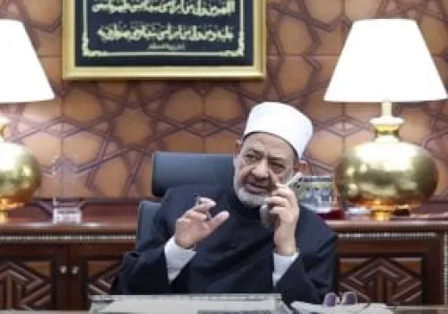 شيخ الأزهر يتواصل مع أوائل الثانوية هاتفياً: تفوقكم أمل الوطن ومستقبل الأمة