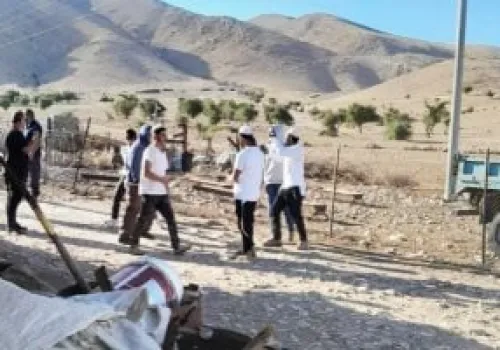 مستوطنون مسلحون يهاجمون قرى جنوب نابلس وقوات الاحتلال تعتدي على الأهالي